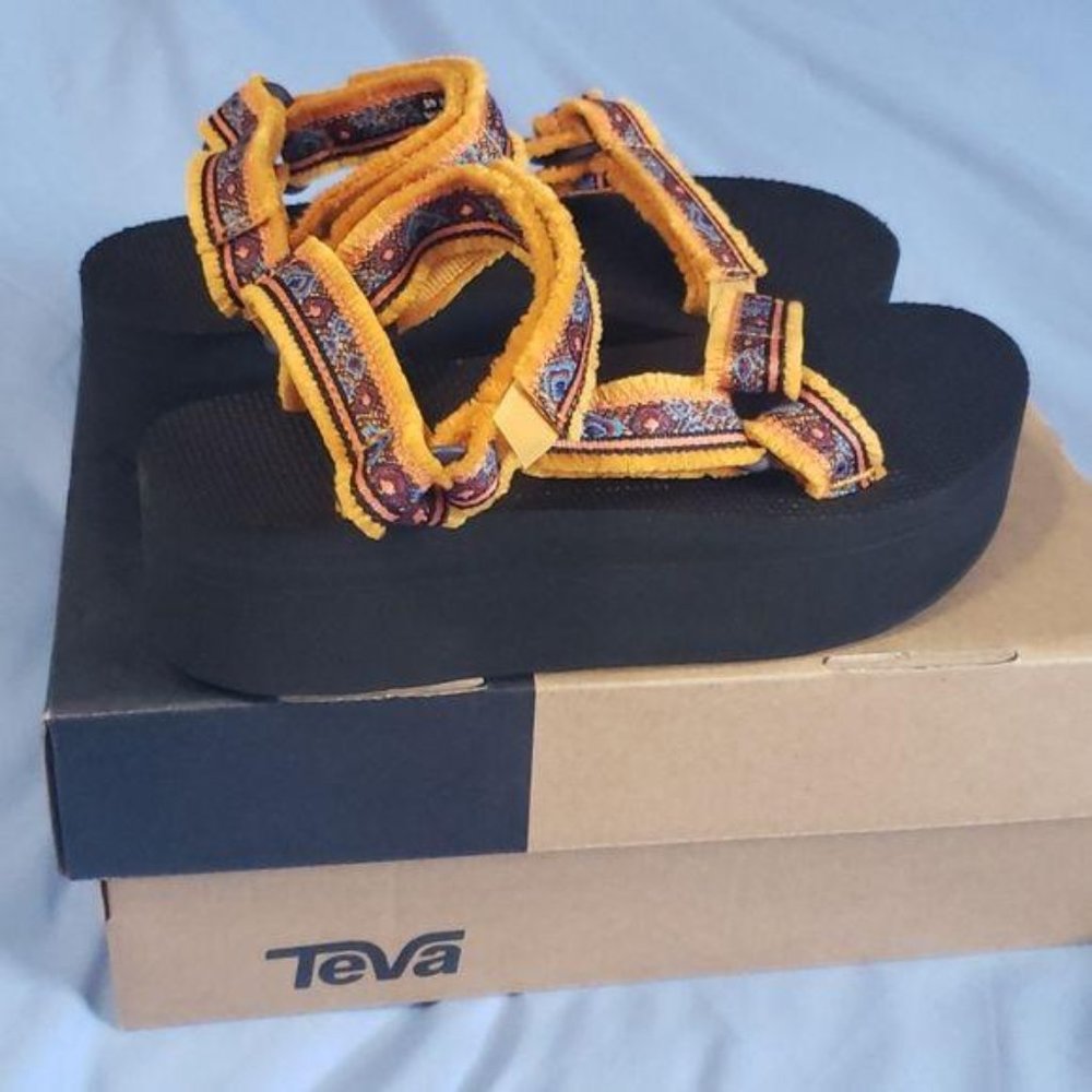 Teva Flatform Universal Sandals Maressa Sunflower